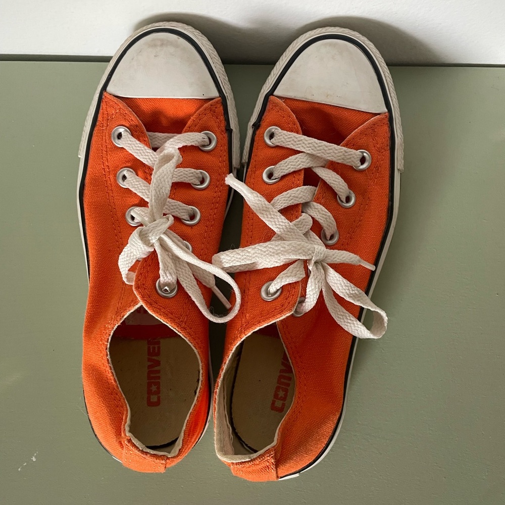 Converse All-Star Low Top Sneakers Orange - size 4 men, 6 women